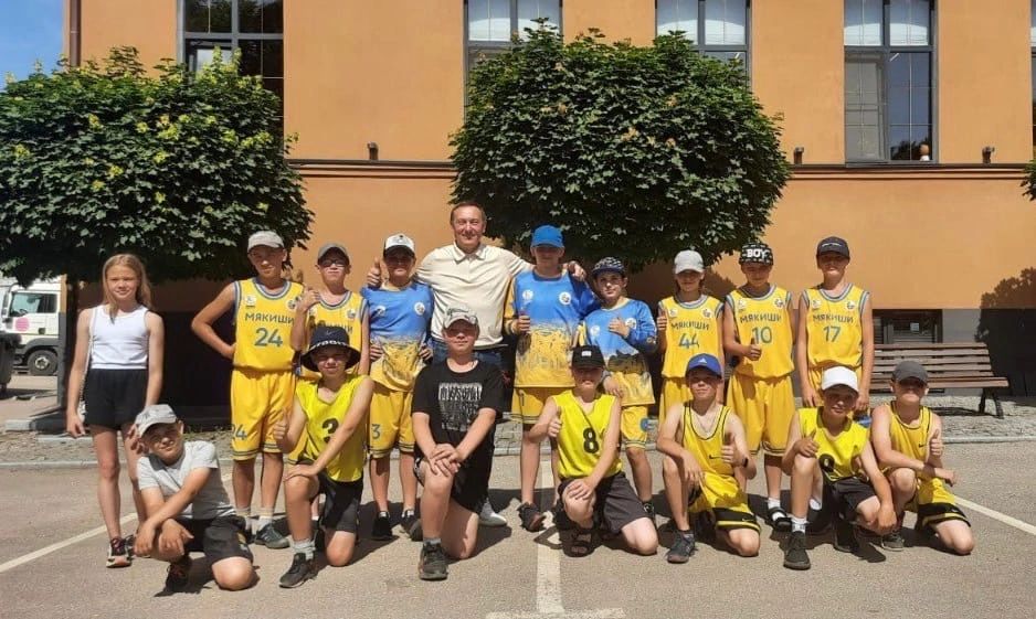 Фабрика «Мякиши» организовала детскую баскетбольную команду